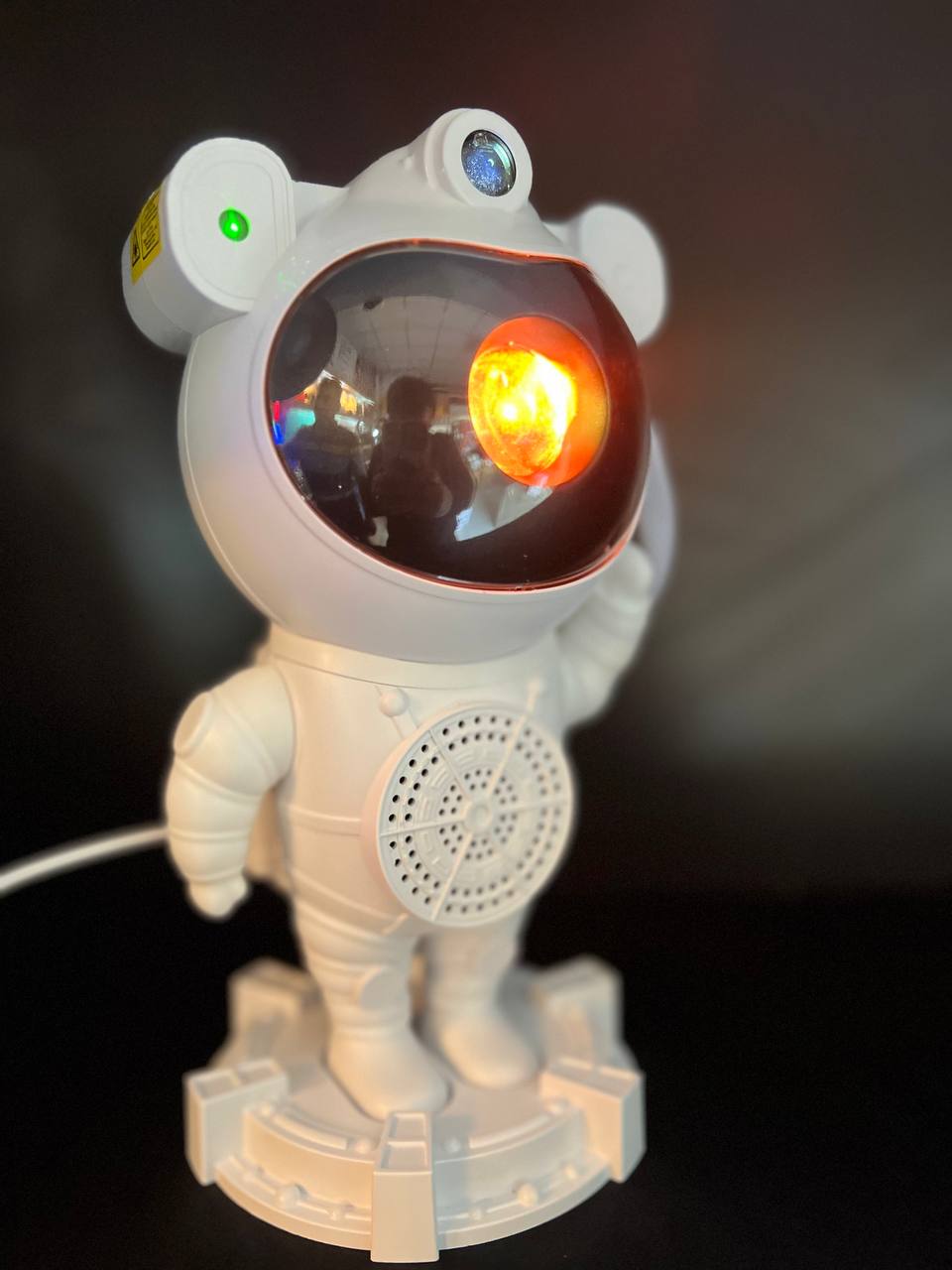 آباژور آدم فضایی