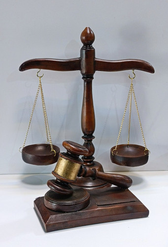 ترازوی عدالت پلی استر